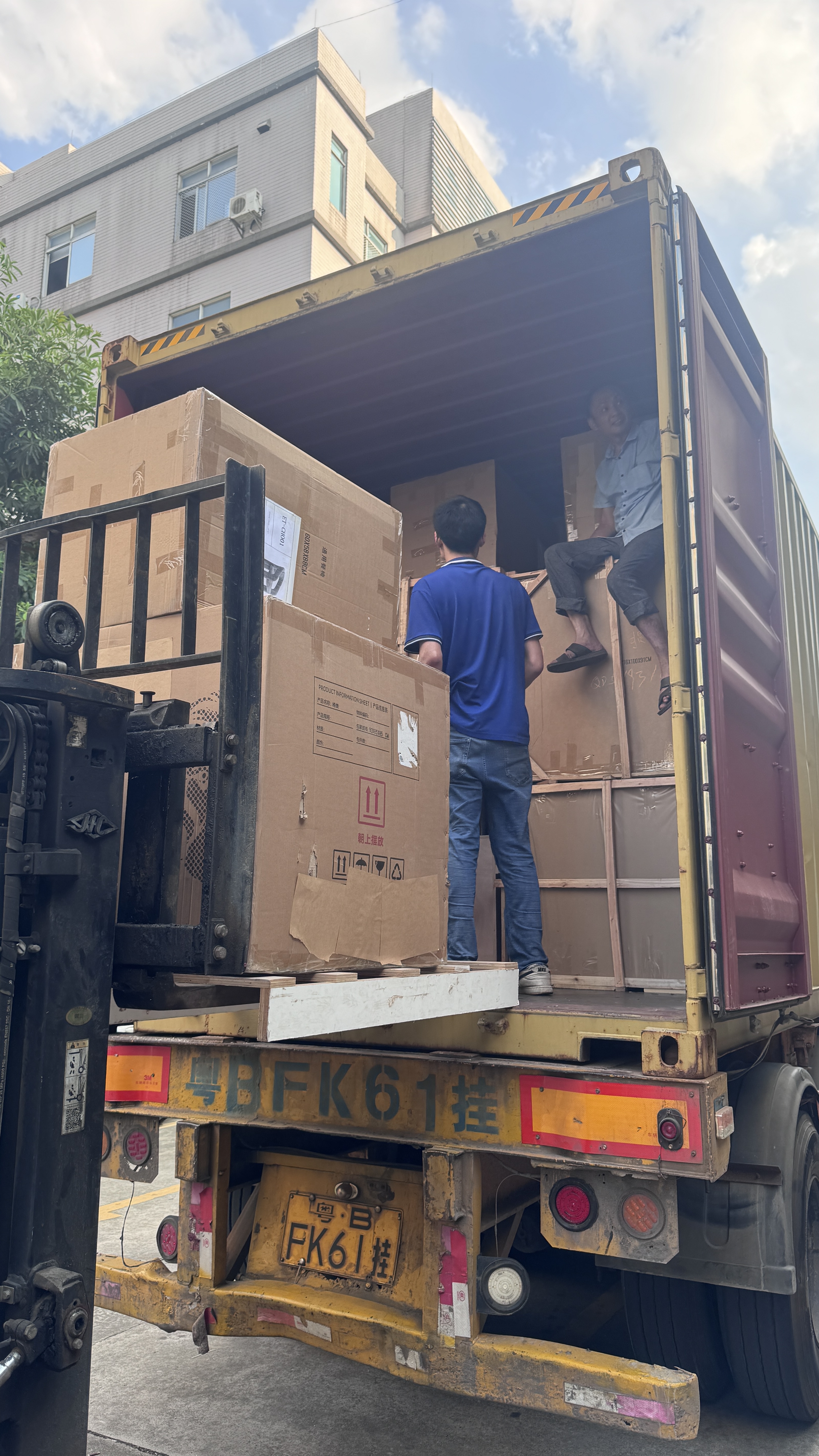 Container loading and export coordination